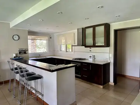 Casa 5 ambientes con 5 baños