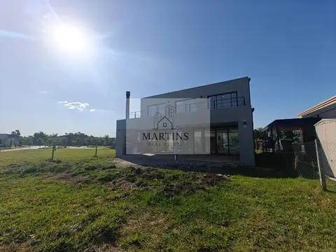 Casa en Venta en Pilar del Este - Santa Lucia, USD 260.000