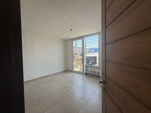 12 de Octubre 1400, Piso 1