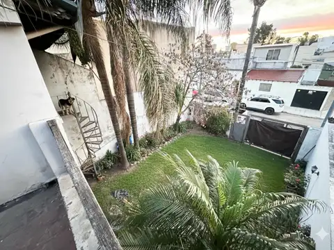 Casa en venta en Liniers | 5 ambientes en dos plantas, lote 8,43x23,6 | Ideal refacción 2 familias
