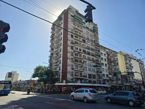 Rivadavia al 7400 Departamento 3 ambientes al frente con balcón y patio en Venta en Flores