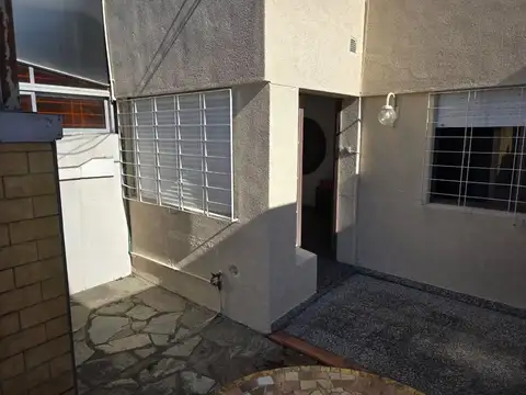 PH 4 AMB VENTA EN RAMOS MEJIA C/COCHERA 2 PATIOS