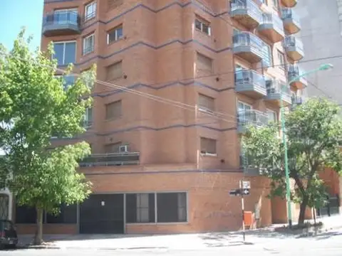 MUY LINDO 2 AMB  EN DUPLEX. BAÑO Y TOILETTE. GRAN DORMITORIO 6X3 .  VISTA PANORAMICA