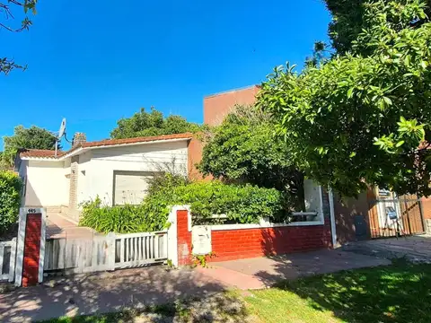 VENTA CASA 4 AMBIENTES CON PATIO - MIRAMAR