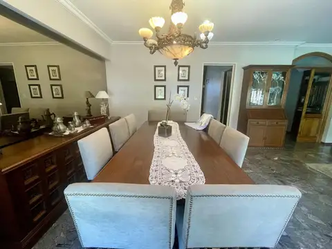 Casa en Venta con 2 cocheras