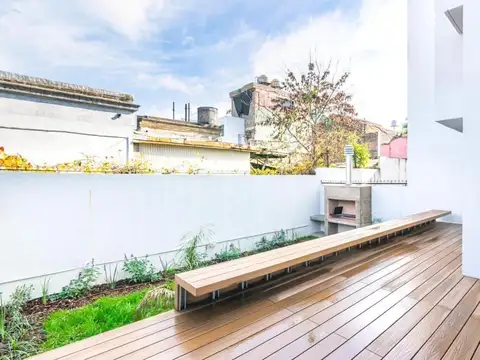 CASA CON COCHERA JARDIN PARRILLA PERMUTA 