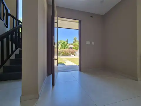 VENTA CASA 4AMB PILETA B° CERRADOMUÑIZ-BELLA VISTA