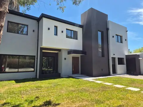 VENTA CASA 4AMB PILETA B° CERRADOMUÑIZ-BELLA VISTA