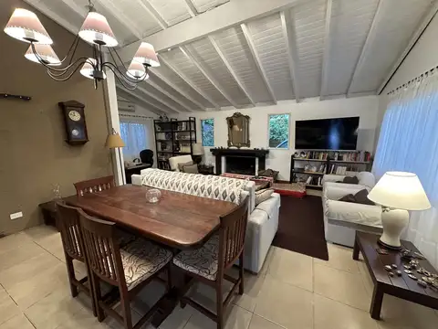 Casa 6 ambientes con 4 baños