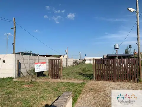 Casa en venta c/ cochera en Domselaar