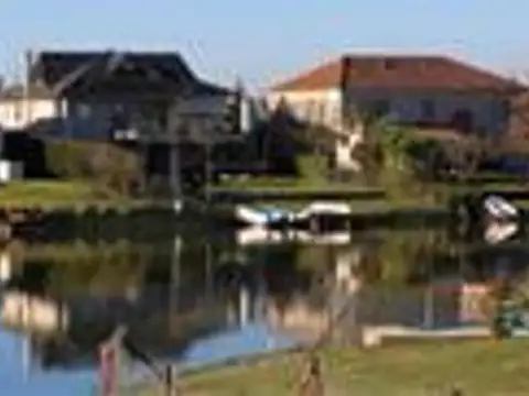 Av. De Los Lagos 1000