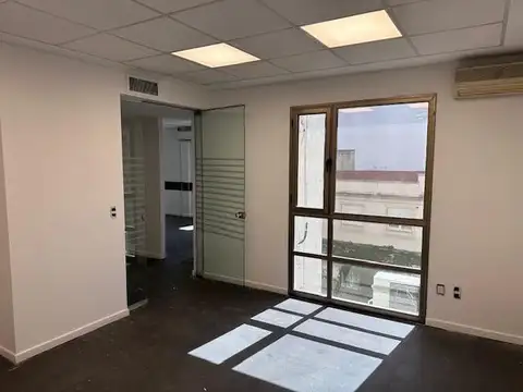 Oficina de categoría con excelente luz natural - Excelente zona entre Recoleta y Retiro
