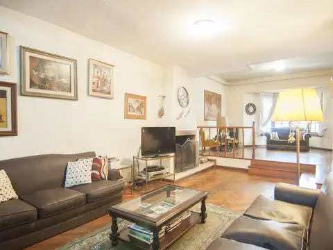 Casa 5 dormitorios y cochera para 2 autos en Coghlan