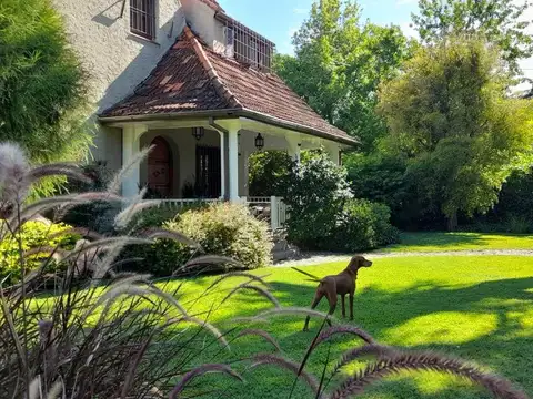 Casa 7 ambientes con 5 baños