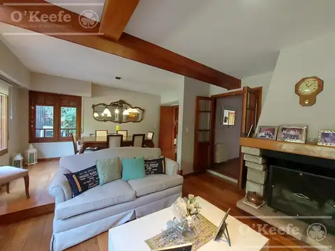 Casa 4 ambientes con 2 baños