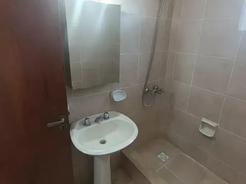 Departamento céntrico en alquiler con cochera