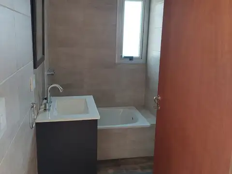 DOS AMBIENTES ( SEMI PISO)  - EXCELENTE - UBICACION INMEJORABLE