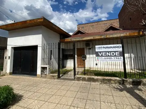 CASA EN VENTA 4 AMBIENTES CON COCHERA LOTE PROPIO
