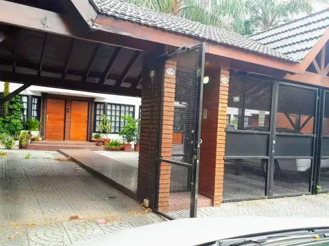 Villa Urquiza - Excelente triplex 5 amb c/3 Baños, Jardín y Cochera doble!