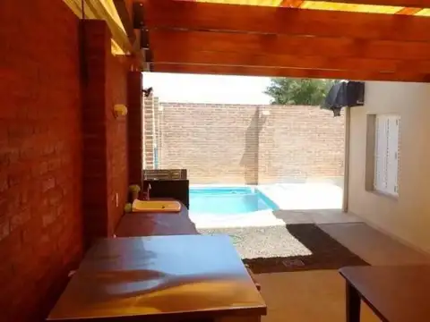 Casa 5 ambientes con 1 baño