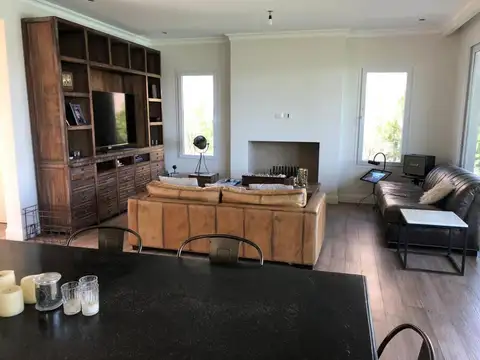 Casa 6 ambientes con 3 baños