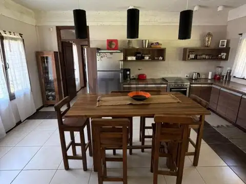 Casa en Venta con 4 cocheras