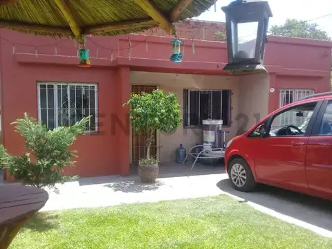 Almirante Brown 2400, Piso 0