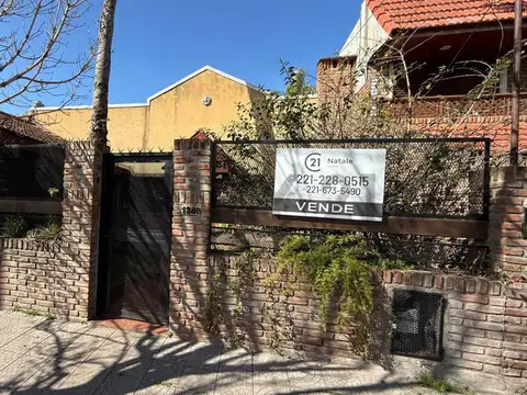 CASA EN VENTA EN 80 Y 21