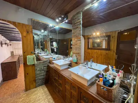 Casa 4 ambientes con 2 baños