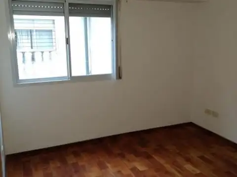 DEPARTAMENTO DE PASILLO DE 2 DORMITORIOS - MAIPU 1138