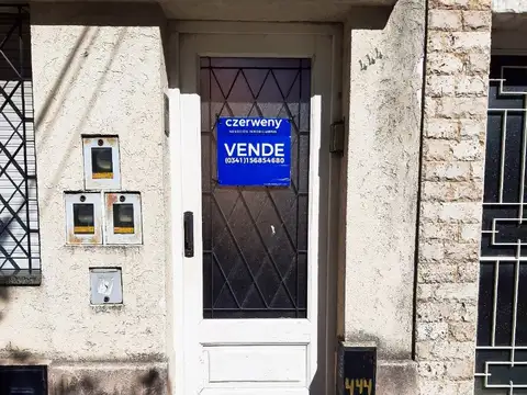 Venta de Casa. Iriondo y Tucuman. 3 dormitorios