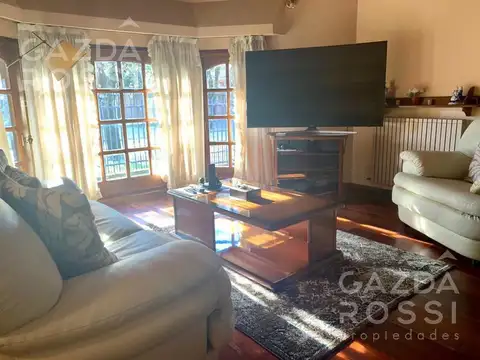 Casa en Venta con 3 cocheras