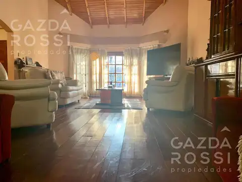 Casa 5 ambientes con 3 baños