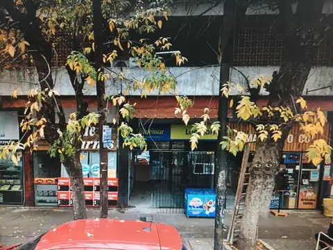 5 LOCALES COMERCIALES Y 50 COCHERAS.-