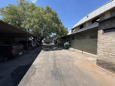 Galpon en Venta en Isidro Casanova, USD 2.200.000