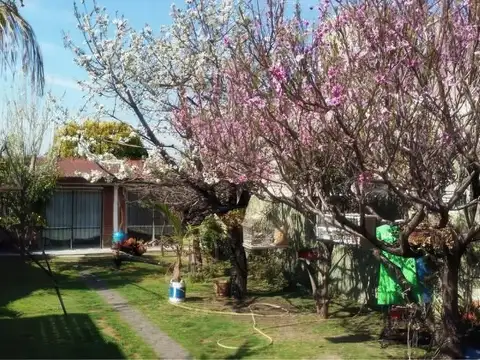 Casa 5 ambientes con 1 baño