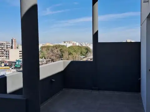 Avenida Rivadavia 15800, Piso 1