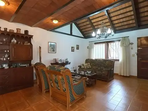 Casa 5 ambientes con 3 baños