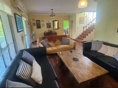 Casa 5 ambientes con 2 baños