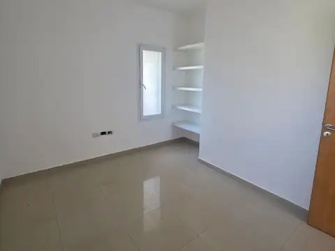 Venta Casa tres dorm. con piscina B° La Zagala