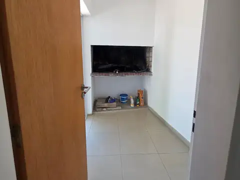 Casa 6 ambientes con 2 baños