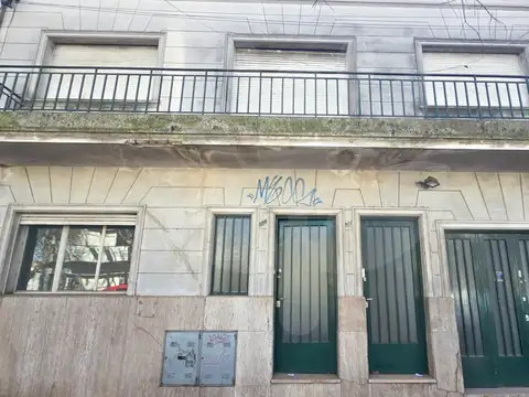 Edificio en Block en La Plata – 2 Casas Independientes con Patio, Terraza y Garage – Inversión