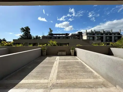 Venta Monoambiente c/ cochera y patio Campus Vista