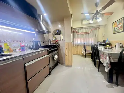 Casa 5 ambientes con 3 baños