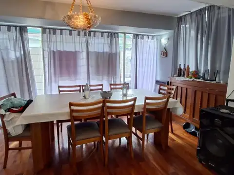 Casa en Venta con 3 cocheras