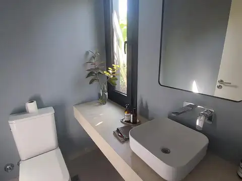 Casa en Venta en El Canton, USD 370.000