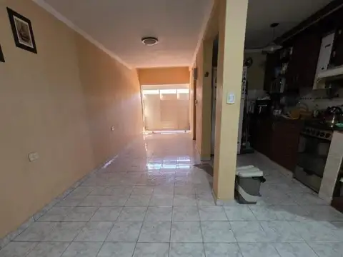 Casa 3 ambientes con 2 baños