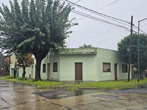 VENTA CASA 3 AMBIENTES EN VILLA ADELINA