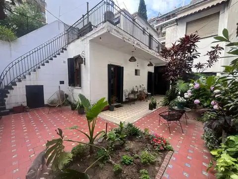 Casa con potencial en Flores
