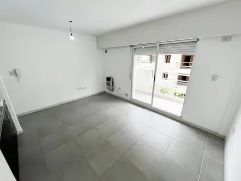 Alquiler Monoambiente con balcón. Montevideo e Italia. Rosario.